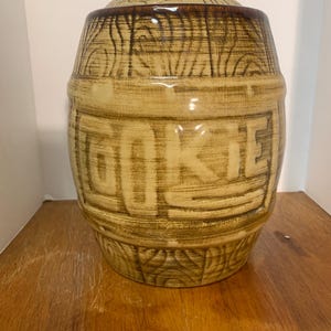 Vintage Ceramic Barrel Cookie Jar made in USA ovenproof!