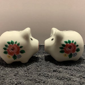 Piggy Salt and Pepper Shaker Set: Floral Design