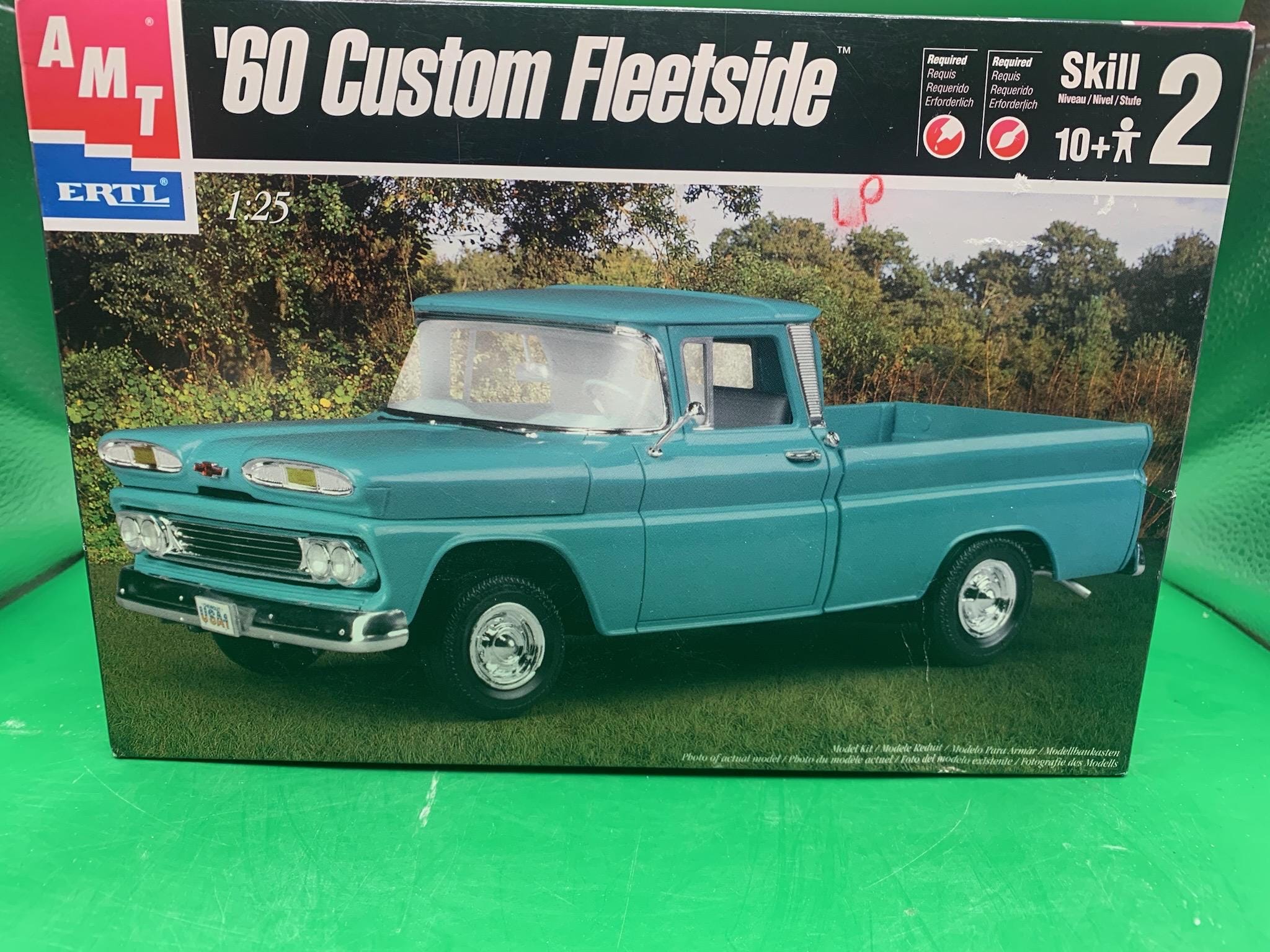 AMT（ERTL）社製1/25スケール「1960 シボレー カスタム・フリートサイド ピックアップ」 Amazon | AMT 1/25 1960年型 シェビー カスタム フリートサイド
