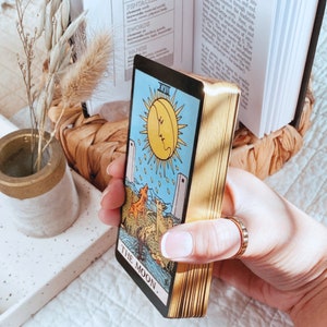 GOLD EDGE Tarot Card Deck, Tarot deck with guidebook, Classic Rider Waite Tarot Cards, Tarot Cards for Beginners, with minimalist moon