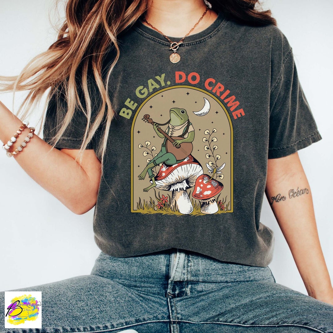 Be Gay Do Crime Shirt Be Gay Shirt Funny Frog Shirt - Etsy España