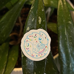 Small Sprinkle Donut Holographic Lizard Sticker| Lizard, fun, candy, treats, baked goods, pastry, food | Slaps, Decal | Laptop, water bottle
