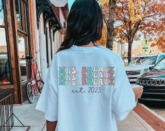 Custom Retro Bride Shirt Bride to Be Crewneck Honeymoon T Shirt Bachelorette Party Tee Future Mrs.