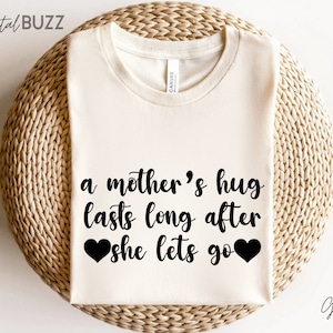 Eine Mutter Umarmung dauert lange, nachdem Sie svg svg, Muttertag svg, Mädchen Mutter svg, lustige Mutter Geschenk, Mutter von Jungen Mädchen svg, Mutter Zitate svg