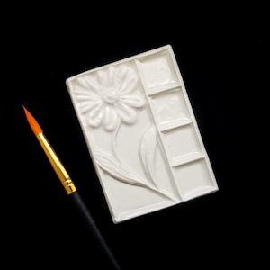 A Simple Daisy Non Ceramic Paint Palette for Enchanted Forest Decor or Nature Lover Artist Gifts  | 8 wells || 3.5 | PP-008DASY