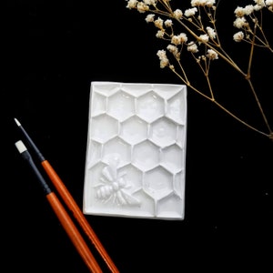 Honey Bee and Honeycomb Non Ceramic Palette for Artist  | 18 wells || 3.5 | PP-018HONY