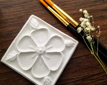 A Simple Daisy Mini Non Ceramic Paint Palette for Enchanted Forest Decor or Nature Lover Artist Gifts  | 6 wells || 2.5 | PP-008DASY