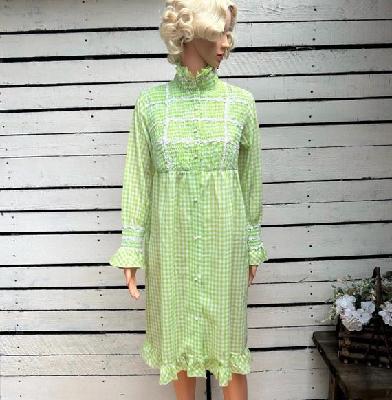 lime green gingham dress Vintage 50s 60s • Daisy Print Shirtwaist Dress • Rockabily Ruffle Trim 34 Waist Maxi dress