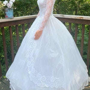 Vintage 1960s Wedding Dress, With Lace, Tulle, Romantic Bridal Gown & Headpiece Womens Size 27w