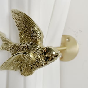 Swallow mässingskrokar, gardinkrokar, galgkrokar, metallkrokar, väggreglar.