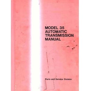 Puede incluir: Un manual rosa para una transmisión automática modelo 35. El manual es de la División de Piezas y Servicio.