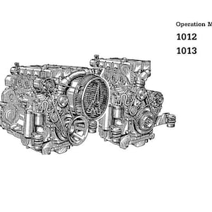 Op de afbeelding: Zwart-wit illustratie van twee complexe mechanische motoren, waarschijnlijk voor industrieel of automotive gebruik. De afbeelding bevat de tekst "Operation Manual 1012 1013". De motoren tonen ingewikkelde details van riemen, katrollen en ventilatoren.