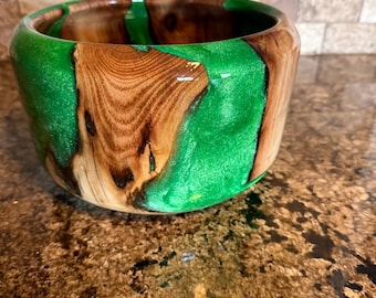 Handgefertigte dekorative Schale aus Harz und Holz - Grün