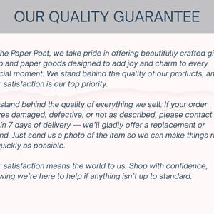 Puede incluir: Imagen con el texto "OUR QUALITY GUARANTEE" en la parte superior. El texto a continuaci&oacute;n indica el compromiso de la empresa con envoltorios de regalo y art&iacute;culos de papel de calidad, y la satisfacci&oacute;n del cliente. Tambi&eacute;n detalla la pol&iacute;tica de devoluciones.