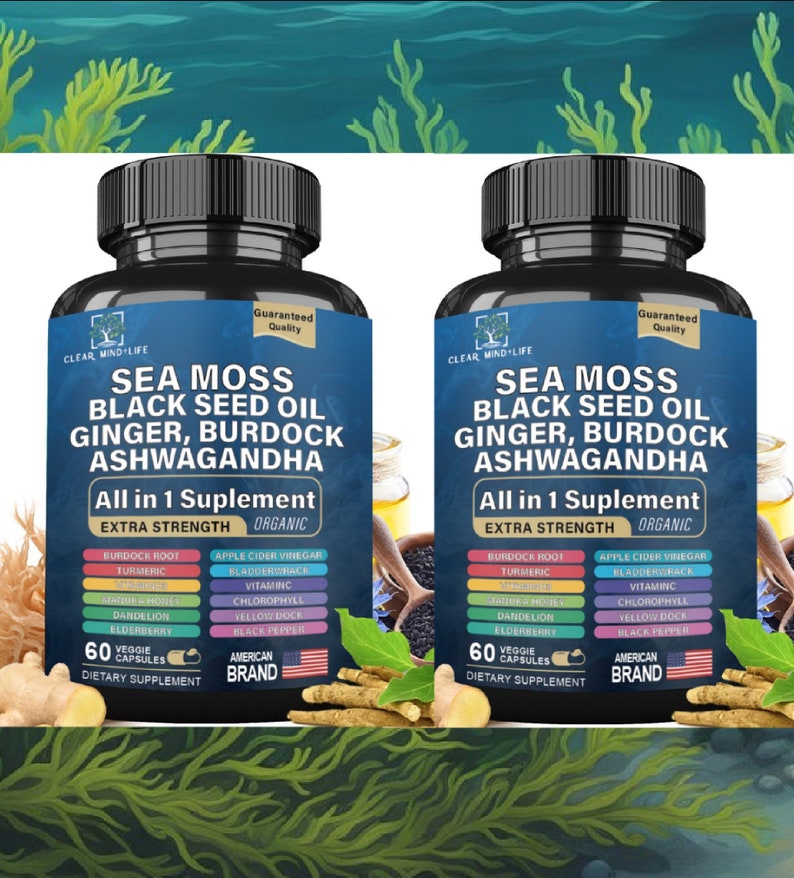 Pu&ograve; includere: Due bottiglie di integratori neri con etichette blu, con testo come "Sea Moss" e "Ashwagandha". Le etichette elencano gli ingredienti e le bottiglie sono etichettate come "American Brand". Lo sfondo include zenzero e piante marine.