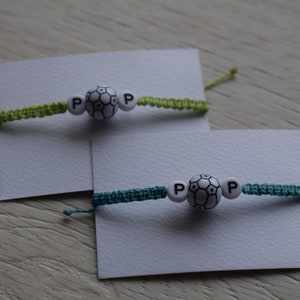 Fußball Armband / Accessoire für den Arm / für Kinder / als Geschenkidee / mit Buchstaben / verstellbarer Verschluss