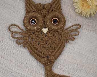 Owl in the color nut brown in the size 22 cm x 11 cm / Macrame owl in a cute design for hanging as a home decoration or car mirror