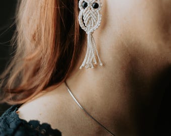 Earrings 925 silver owl / owl earrings with sandstone eyes / glitter eyes / hanging earrings / filigree macrame earrings / color ecru