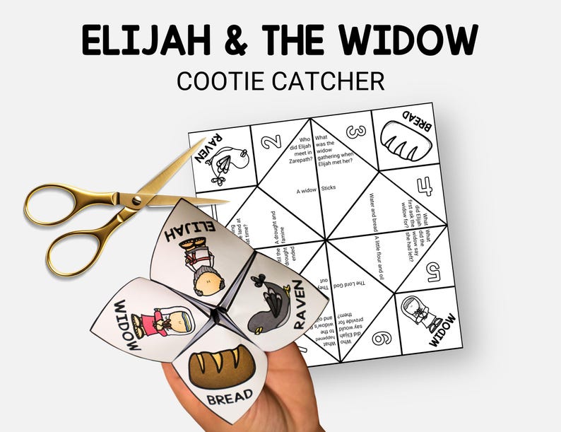 Puede incluir: Un atrapa-cielos blanco y negro "Elijah & The Widow" con ilustraciones y texto, incluyendo "Bread" y "Raven". Tijeras doradas est&aacute;n al lado del atrapa-cielos. El atrapa-cielos es sostenido por una mano.