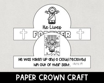 Puede incluir: Corona de papel en blanco y negro con el texto "He Lives Forever". El diseño incluye ilustraciones de una figura con los brazos extendidos, cruces y el texto "He was taken up and a cloud received him out of their sight. -Acts 1:9."