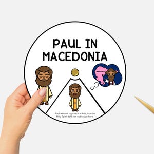 Könnte beinhalten: Eine kreisförmige Illustration mit dem Titel „Paulus in Mazedonien“ mit Cartoonfiguren und Text. Das Bild zeigt, dass Paulus in Asien predigen wollte, aber der Heilige Geist ihm sagte, er solle nicht dorthin gehen. Goldene Schere ist im Bild.