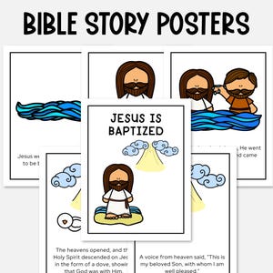 Op de afbeelding: Een verzameling Bijbelverhaal Posters met illustraties. De centrale poster leest "JEZUS WORDT GEDOOPT" en toont Jezus met een duif en wolken. Andere posters tonen scènes met Jezus en tekst.