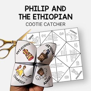 Può includere: Un acchiappa-cuori di carta bianca con il testo "PHILIP AND THE ETHIOPIAN" e "COOTIE CATCHER". L'acchiappa-cuori ha illustrazioni e testo all'interno. Un paio di forbici dorate sono accanto.