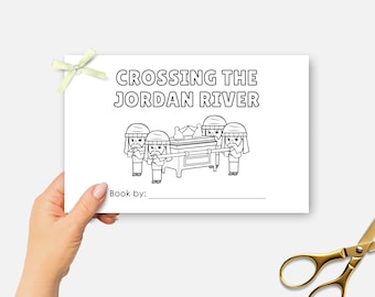 Può includere: Pagina da colorare in bianco e nero che rappresenta una scena biblica. L'immagine raffigura quattro persone che portano un'arca di legno con il testo "Crossing the Jordan River" in alto.