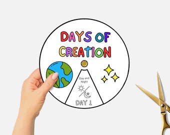 Può includere: Un grafico educativo circolare con le parole "DAYS OF CREATION" in lettere colorate. Il grafico include illustrazioni della Terra, del sole, della luna e delle stelle. Una mano tiene il grafico e delle forbici dorate sono sullo sfondo.