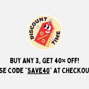 Puede incluir: Una pegatina con un dise&ntilde;o de etiqueta de dibujos animados. La etiqueta es roja con un s&iacute;mbolo de porcentaje y una cara sonriente. El texto "DISCOUNT TIME" est&aacute; en un c&iacute;rculo alrededor de la etiqueta. El texto "BUY ANY 3, GET 40% OFF!" est&aacute; debajo.