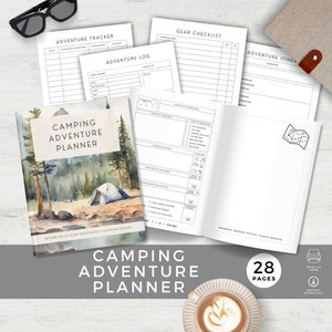 Op de afbeelding: Een printbare camping-avontuurplanner met 28 pagina's. De omslag toont een aquarel-illustratie van een boslandschap met een tent. De planner bevat secties voor het bijhouden van avonturen, uitrustingschecklists en avontuurlijke routes.