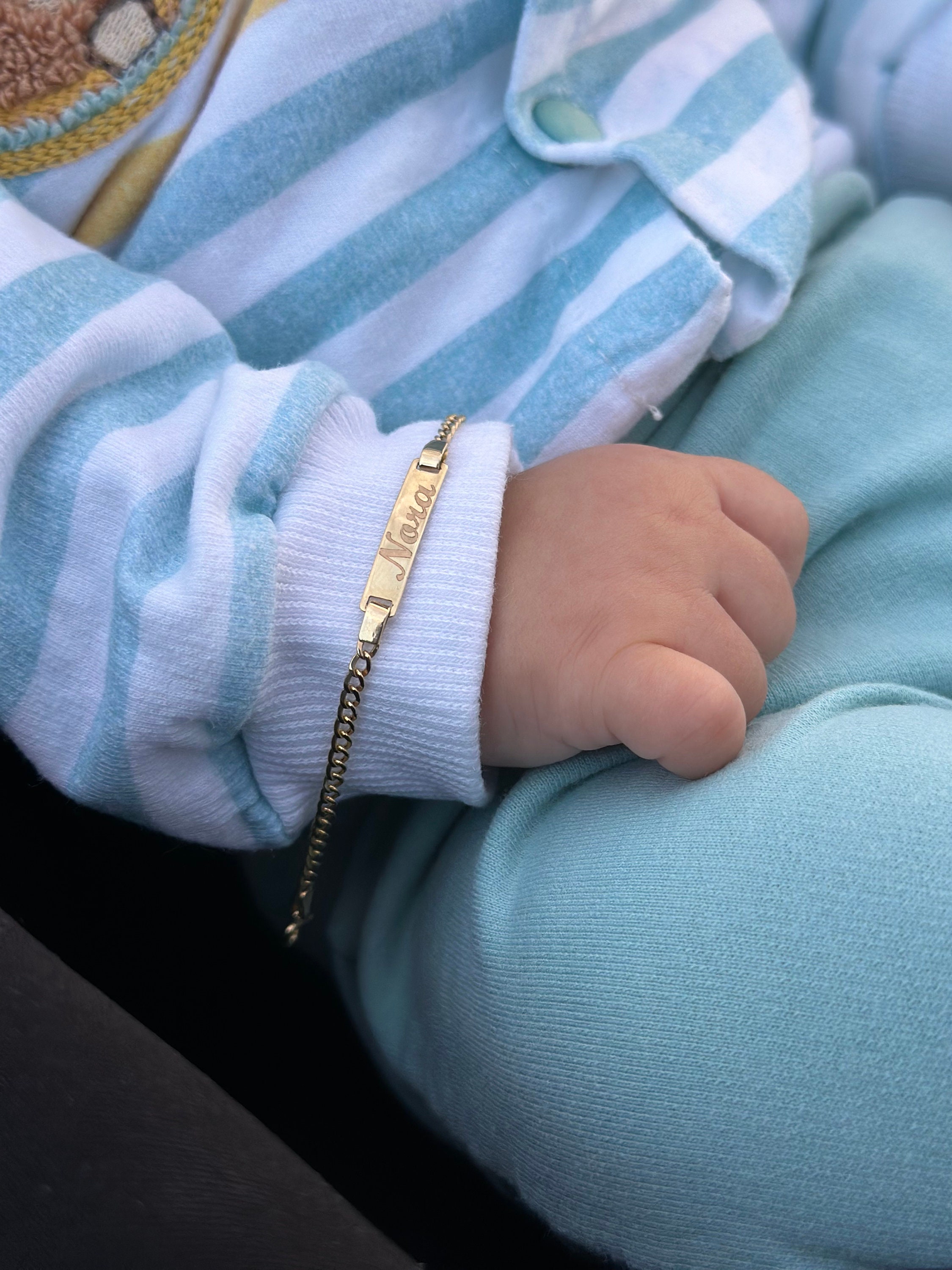 Gold nameplate bracelet baby best sale