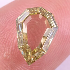 Diamante cultivado en laboratorio de 1,80 quilates con corte de escudo: Diamante suelto amarillo elegante