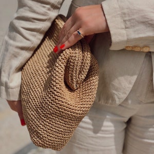 Pochette in rafia beige Regalo per la festa della mamma | Borsa in rafia lavorata a maglia in paglia | Pochette con chiusura metallica nasco