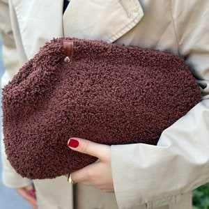 Dunkelbraune Strick Tasche Wolke | Teddy Pouch Häkeltasche | Geschenk für Frauen Tasche
