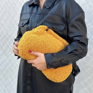 Senfgelber Handgemachter Knödelbeutel | Teddy Pouch Häkeltasche | Geschenk für Frauen Cloud Bag