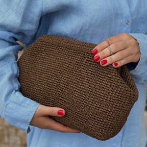Gewebte Stroh Dunkelbraune Handtasche | Raffia häkeln natürliche Clutch Tasche | Gestrickte Raffia Pouch Clutch Bag