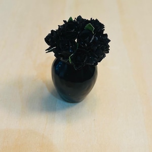Miniature roses Dollhouse 1:12 scale black roses