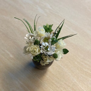Miniature Flower bouquet Dollhouse 1:12 scale cream