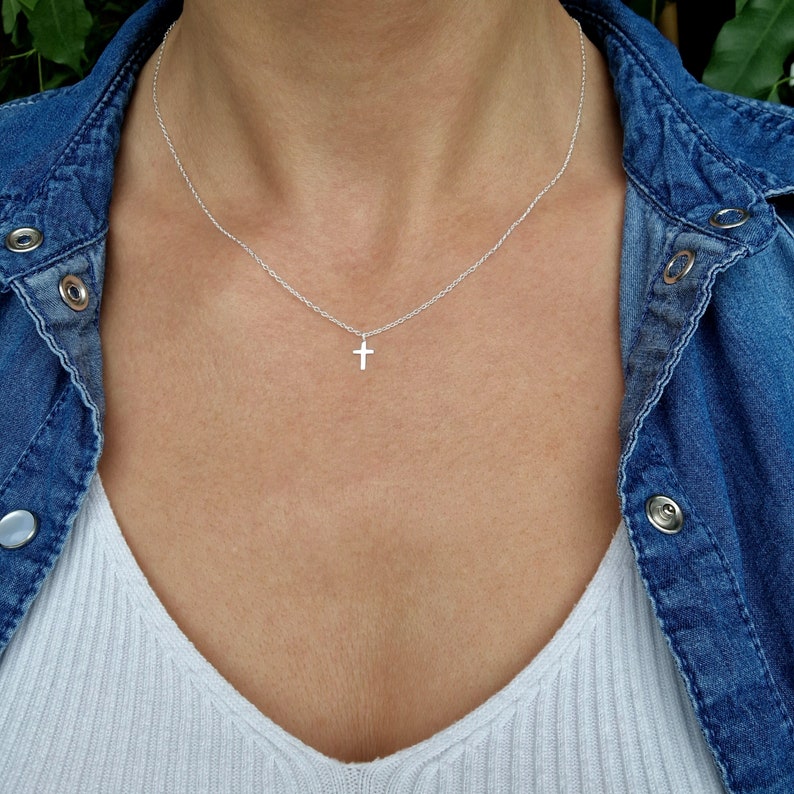 Collier mini croix argent 925 très fine superposition délicate image 1