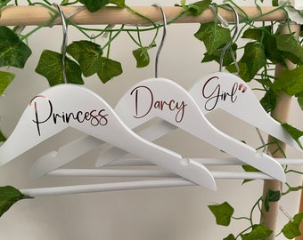 Personalised Wooden Children Baby Hangers l 3 colours