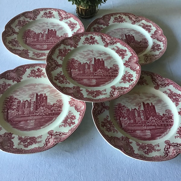 Delicious «old Britain castles» dinner plates of Johnson bros in Staffordshire, England