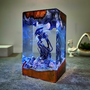 Space monster night light,Custom Xenomorph resin lamp,home decoration,diorama resin epoxy,handmade gifts,personalized gift,gifts for son