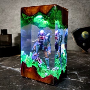 Custom Predator resin wood lamp,Custom Epoxy Resin Lamp, Resin Night Light, Resin Wood Art Lamp,gift for gamer,Personalized Diorama Gift