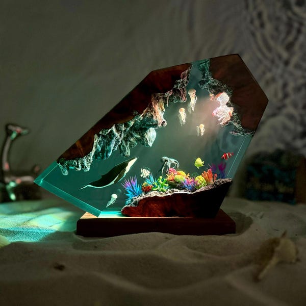Humpback whale and Jellyfish resin night light, unique handmade diorama resin desk lamp , Gift for Him, birthday gift , epoxy resin lamp