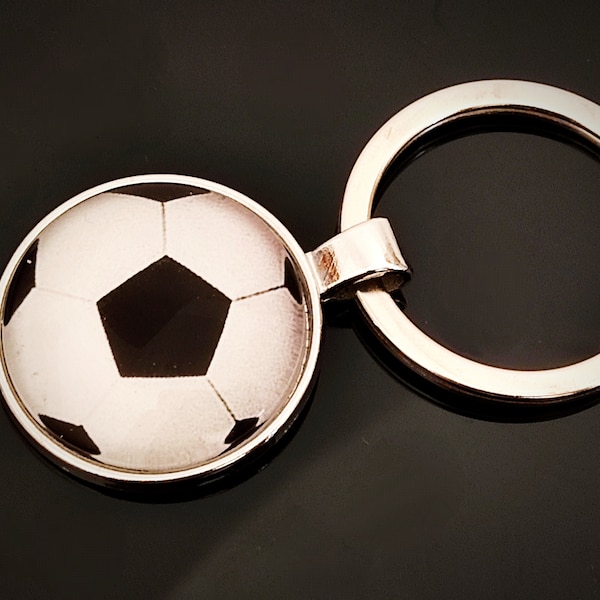 porte-clés argenté en verre et en métal ballon de foot sportive football cadeau pour lui de qualité