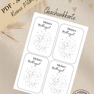 Könnte beinhalten: Ein Bogen weißer Geschenkanhänger mit dem Text "Kleines Mitbringsel" und einem gepunkteten Design. Die Wörter "PDF - A4 Vorlage" und "Geschenkkarte" sind ebenfalls vorhanden. Ein "Download"-Button und ein "Handmade with Love"-Siegel sind sichtbar.
