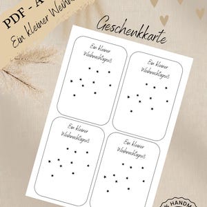 Puede incluir: Una hoja blanca imprimible con cuatro plantillas de tarjetas de regalo. Cada tarjeta tiene el texto "Ein kleiner Weihnachtsgruß" y una dispersión de estrellas negras. La hoja también incluye el texto "PDF - A4 Vorlage" y "Geschenkkarte".