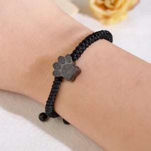 Personligt armband för husdjurskremering: Askurna, minnesgåva med tassavtryck