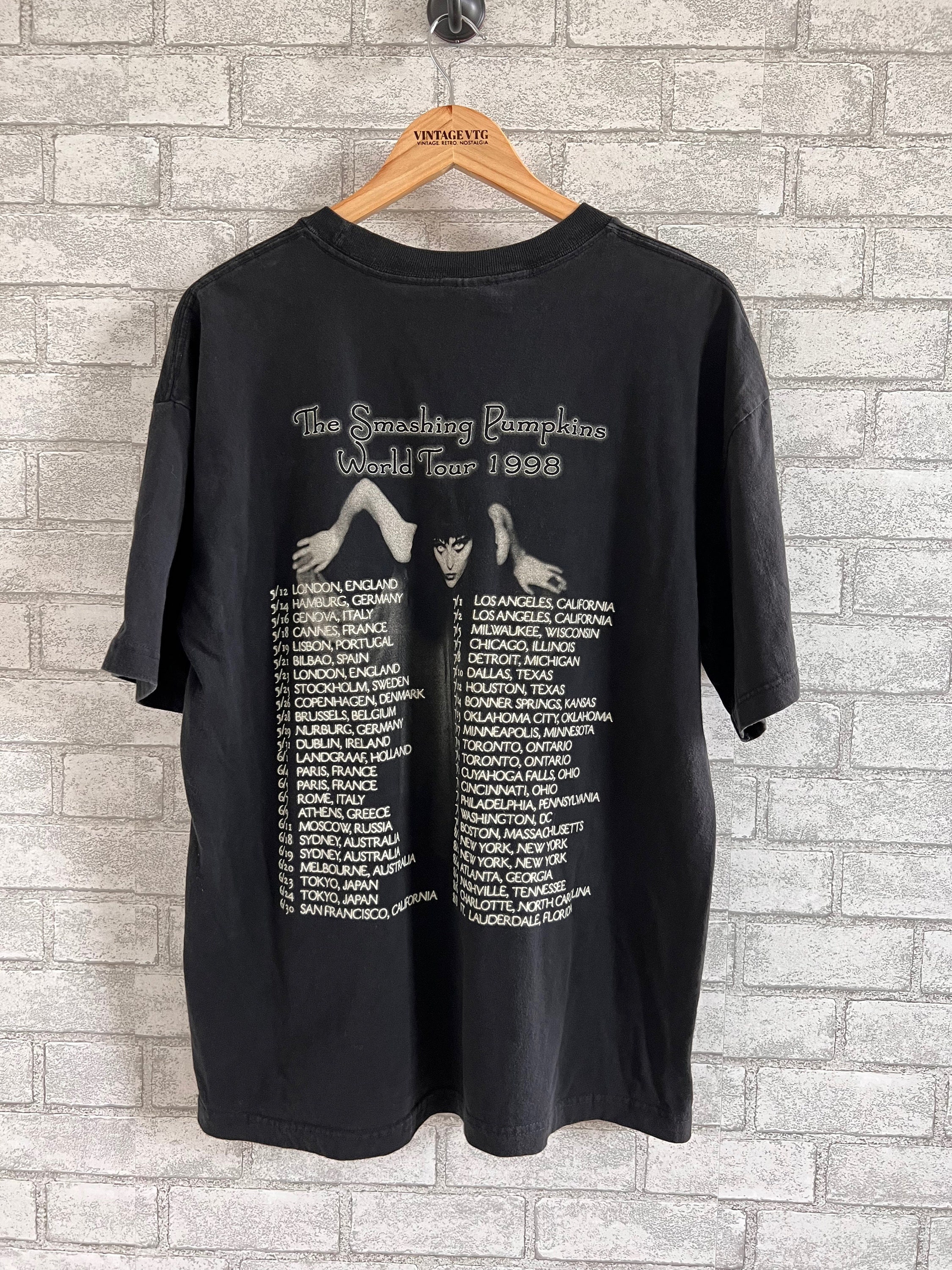 smashing pumpkins ヴィンテージ　ツアーTシャツ 希少なヴィンテージ1998年スマッシング・パンプキンズツアーTシャツ。L